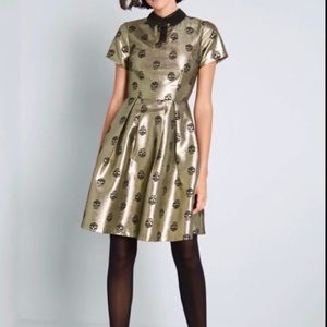 NWT ModCloth Gold jacquard dress with black skull print 🖤💀💫
